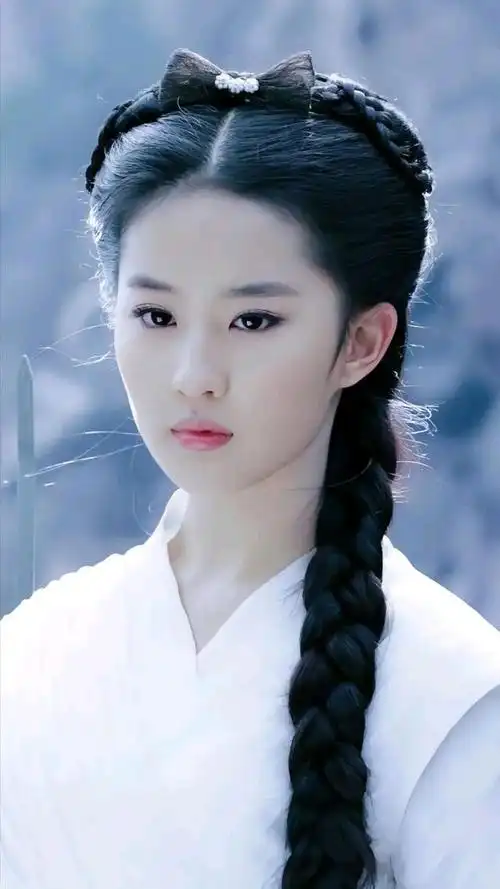 刘亦菲娱乐圈的颜值天花板,众人被其容颜所倾倒,不愧是神仙姐姐.