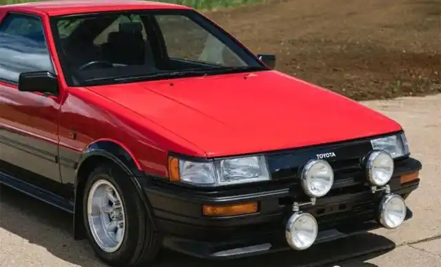 这台保存得极其完美的1987年ae86 levin车型,简直如新车一般.