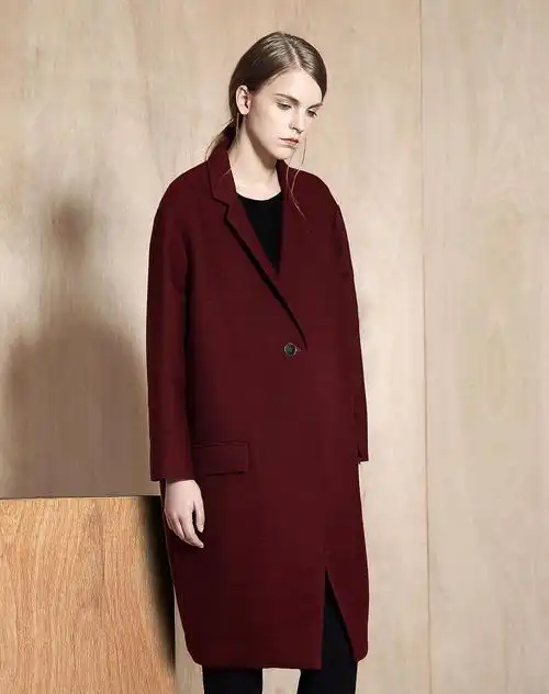 暗红色翻领一粒扣廓形大衣外套