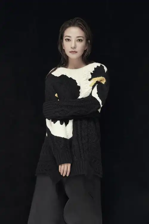 赵薇登《品prestige》双版本封面 简约质感优雅至极