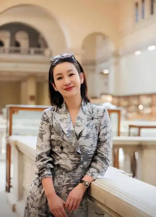 回顾秦海璐帮丧子丧夫的婆婆走出伤痛自己病了婆婆将她当女儿