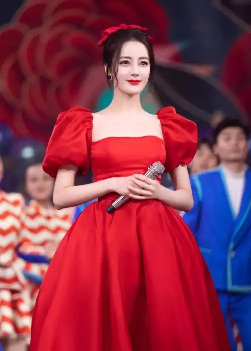 这就是我心中的红裙公主没错了迪丽热巴