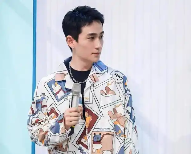 原创朱一龙被爆整容生图比精修图还能打脸部状态时好时差