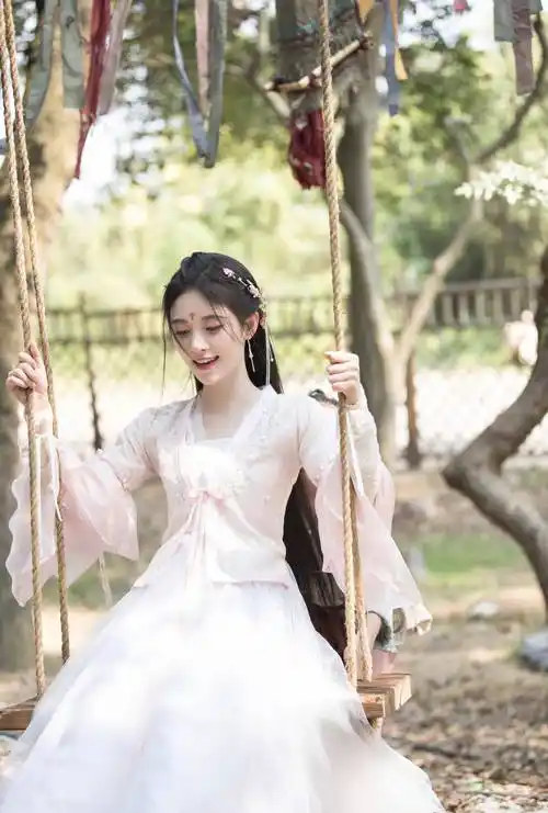 鞠婧祎古装扮相惊艳,女装灵动男装利落,与生图相比大