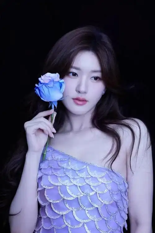 赵露思身穿紫色人鱼裙尽显氛围感大片,肤白貌美高颜值超养眼!