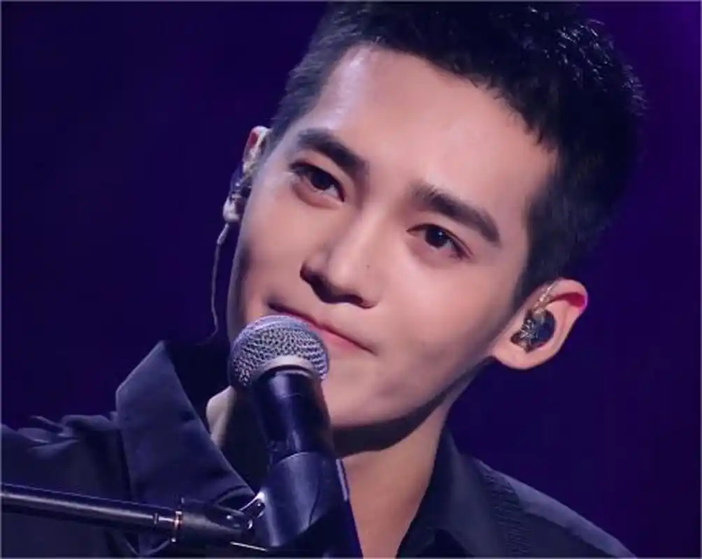 于适留寸头,留长发都帅气,但感觉留寸头更显阳刚之气,难道我的审美跟