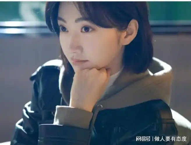 36岁女星景甜素颜照认不出一头短发干练迷人单身生活过得充实