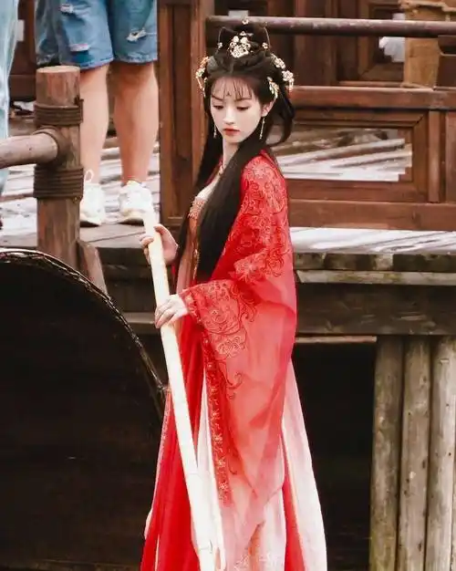 张淼怡,冯晖,丁笑滢,闫佩伦,王润泽,王伊瑶,李洪涛,李梦颖,姜贞羽,张