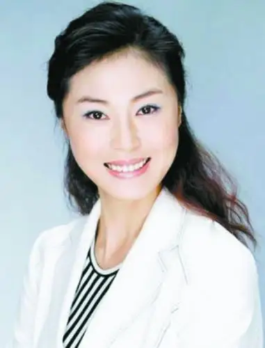 国内新闻 > 正文     李泳,国家一级播音员,长期任职于《广东卫视新闻