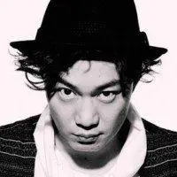 陈奕迅头像黑白图片【点击鼠标右键下载】