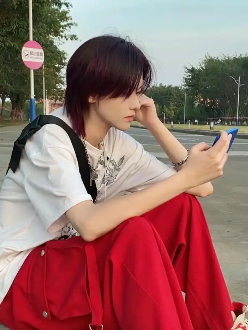 看不腻的日系层次感鲻鱼头～整体的发型是高层次的,这样会让头发 - 抖