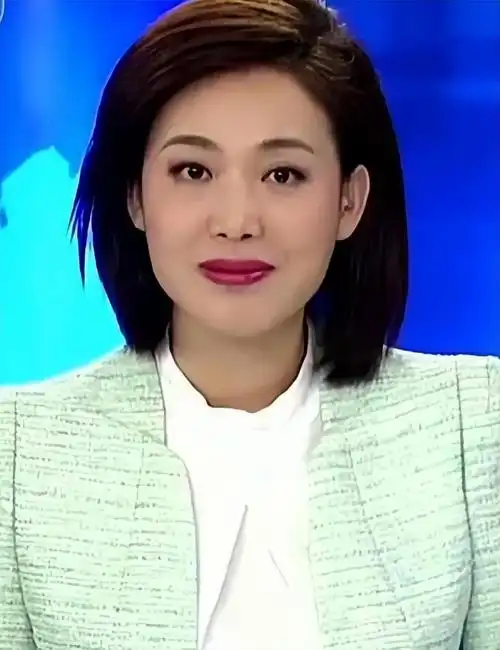 《新闻联播》女主播郑丽:嫁普通丈夫,37岁高龄产女,如今幸福美满