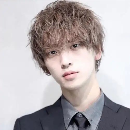 男生短发蓬松烫发型