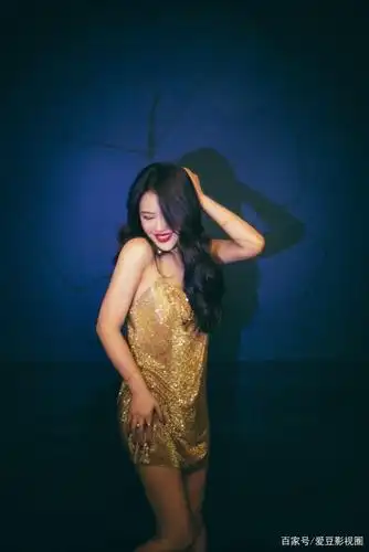 《说唱听我的》收官 袁娅维现柔软一面"表白"舞台