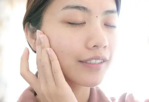 【可妮楠】熬夜爆痘怎么办?妙用湿敷找回肌肤新生