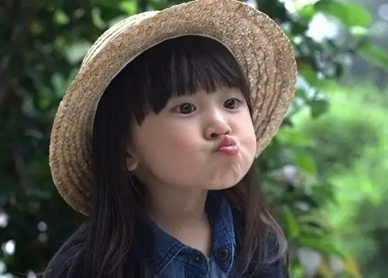 小葡萄,本名项滢璇,2007年11月7日出生于广东深圳,中国儿童模特,演员.