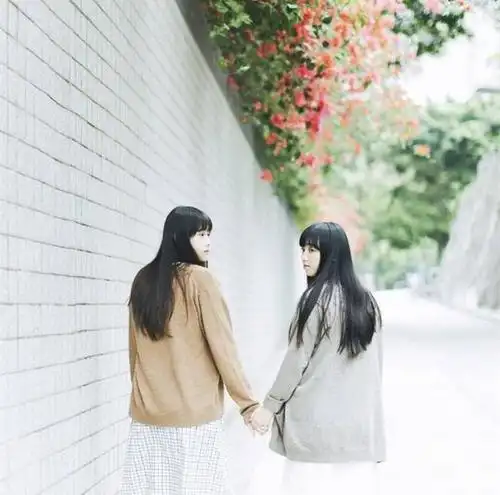 别只知道嘟嘴自拍,闺蜜照这样拍才是真爱!