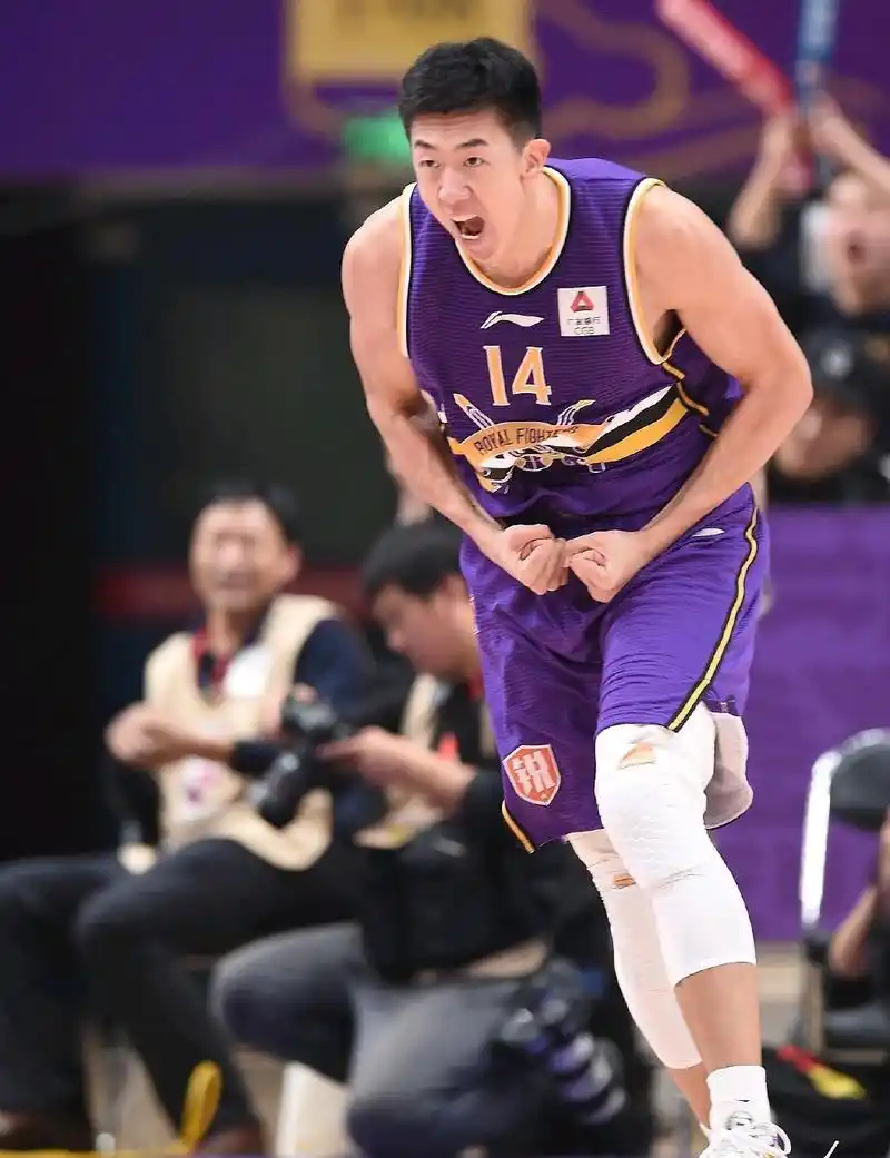 北控状元王少杰图集,篮坛新星未来可期.