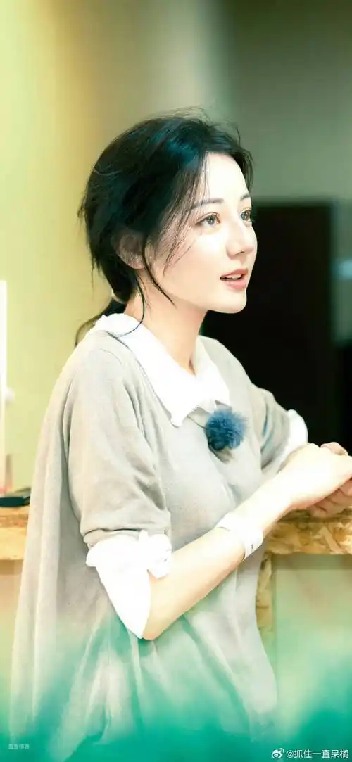 迪丽热巴给服务人员留了礼物