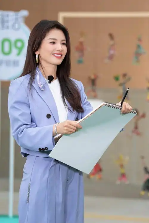 刘涛紫色短款西装##刘涛紫西装好a