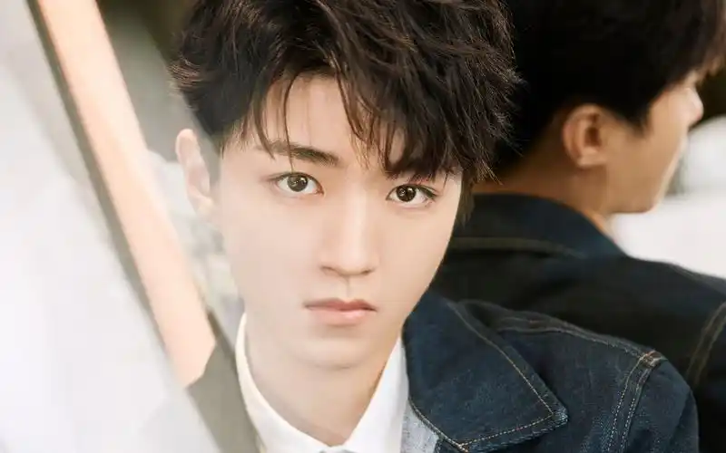 王俊凯牛仔衣帅气写真图片壁纸