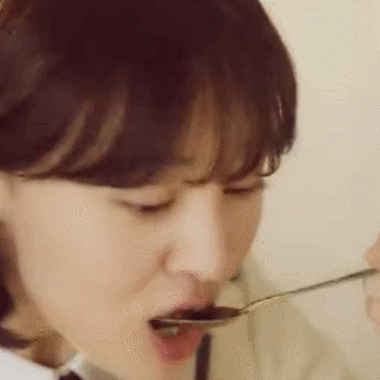 吃吃货郑爽夏至未至gif动图_动态图_表情包下载_soogif