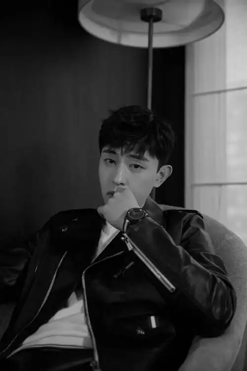 邓伦活动造型高清写真大图,黑色皮衣的伦哥,造型满分,帅气满分100分