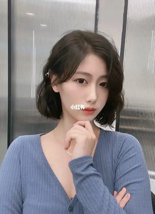 不挑脸型的齐肩法式烫发短发尴尬期救星