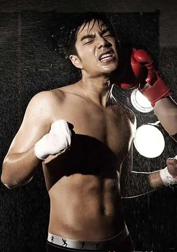 年轻当代男模袁成杰肌肉照 上魅力先生封面展雄风