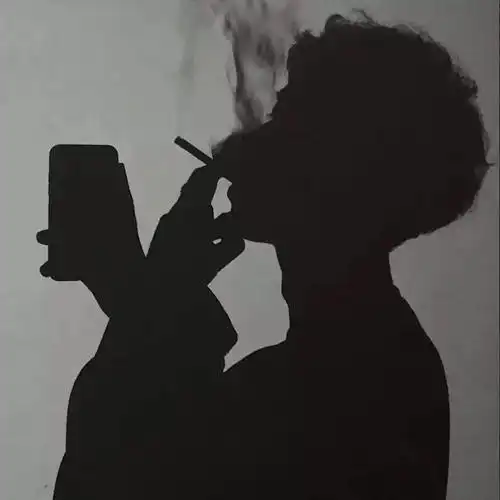 头像男生说出口的并不是全部