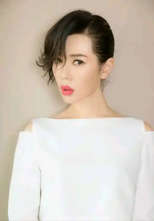 嘴唇厚也好看的女明星我只服这6位比遍地的樱桃小嘴更耐看