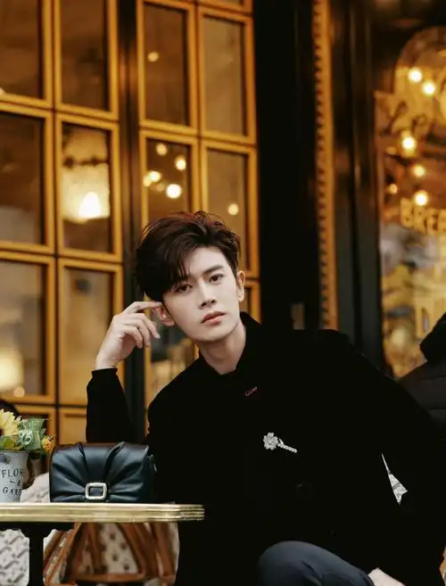 任嘉伦巴黎时装周##任嘉伦四年之约