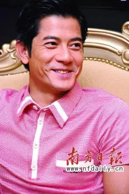 郭富城笑容满面