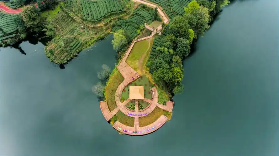 月亮湖˙垂轮台