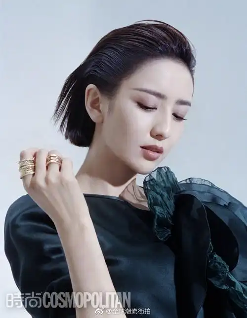 超a的短发背头干净利落_高清图集_新浪网