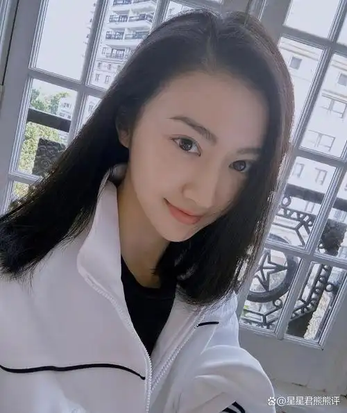 景甜久违晒自拍(图2)