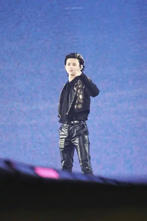 小鬼王琳凯超话//#qq音乐巅峰盛典#  240330 广州qq音乐巅峰盛典