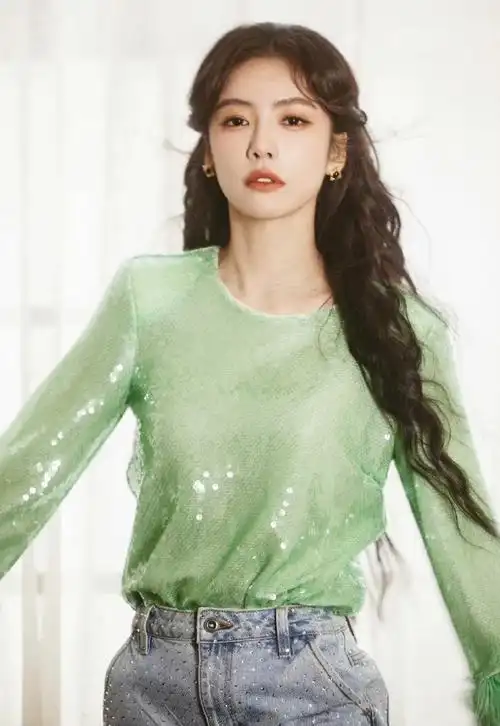 蔡文静录制魔方新世界##蔡文静左手唱跳右手推理