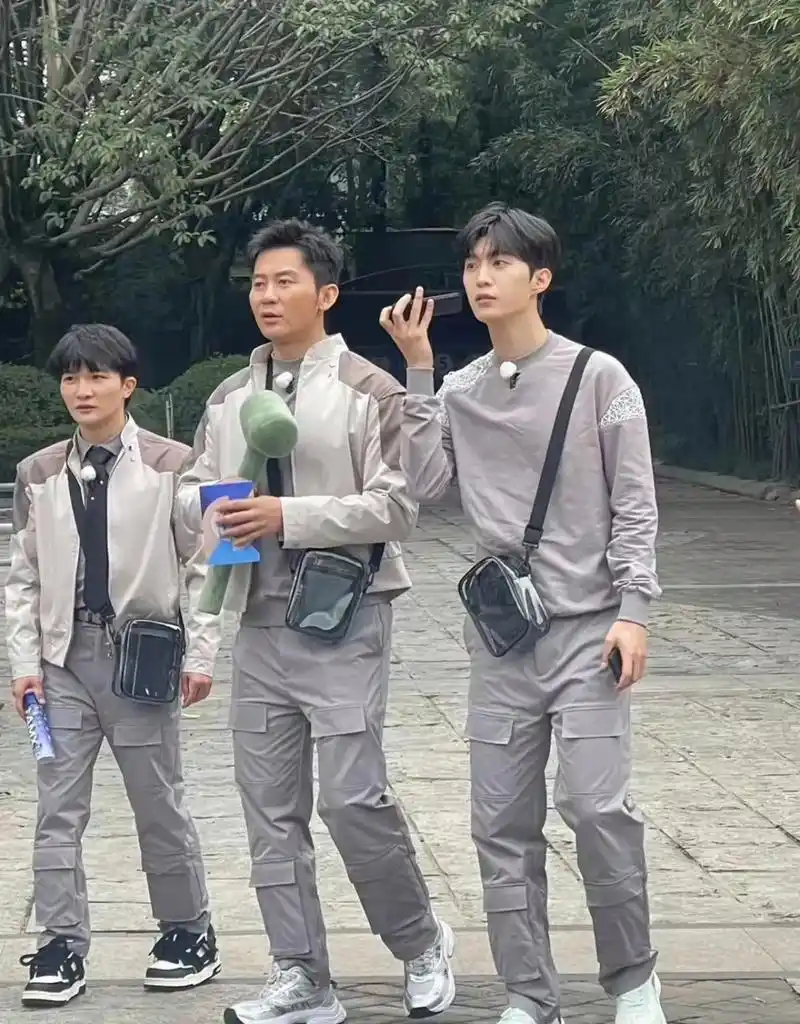 周深这身高,在李晨身边像个孩子