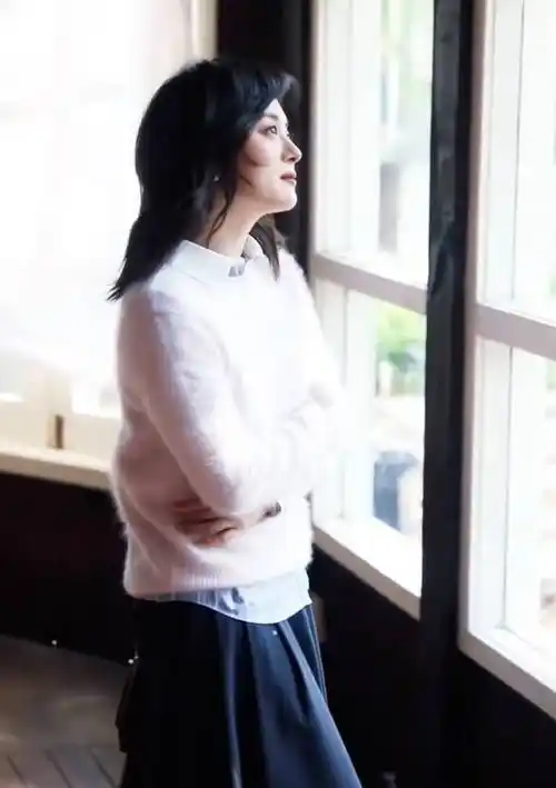 从《甄嬛传》里的霸气娘娘,到《安家》里的坚韧房似锦,她用演技征服了