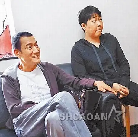 56岁梁家辉爱喝酒搞坏身体 老婆江嘉年向周润发求救(图)