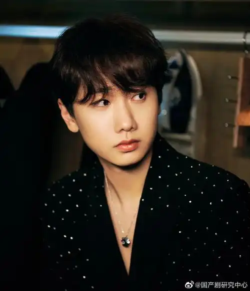 汪苏泷的脸真的好圆,又小又圆,网友:圆得像是圆规画的一样,年龄直接小