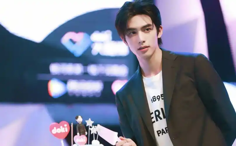 个性宋威龙帅气壁纸_下一站是幸福元宋_明星图片_精品库