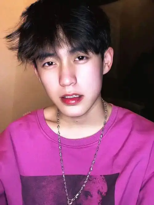 这是谁家的老公,快来领走#余庆伟  #余庆伟壁纸  #宝藏男孩余庆伟