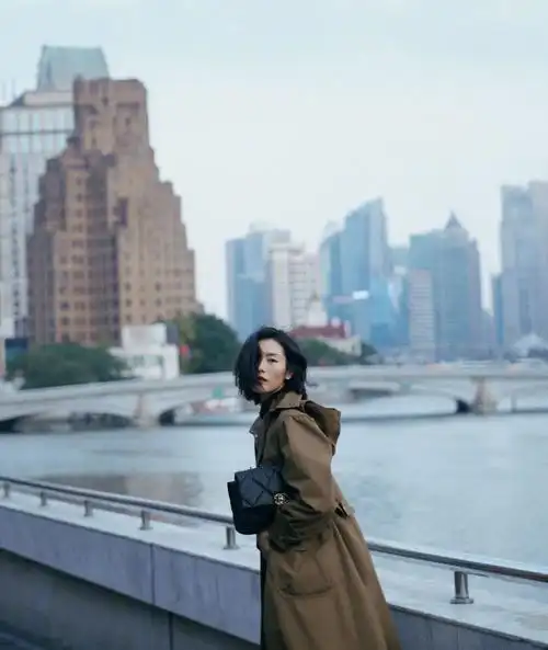 刘雯穿搭越解析越喜欢,简约大方还有内涵!