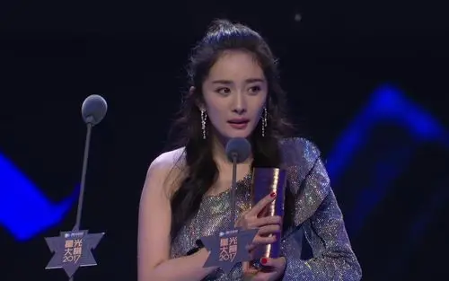 【杨幂】2017腾讯星光大赏红毯 内场直播视角合辑
