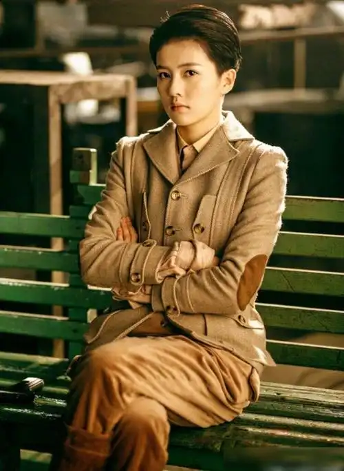 烈火军校白鹿服饰大盘点换上女装的她美爆了男女扮相通杀