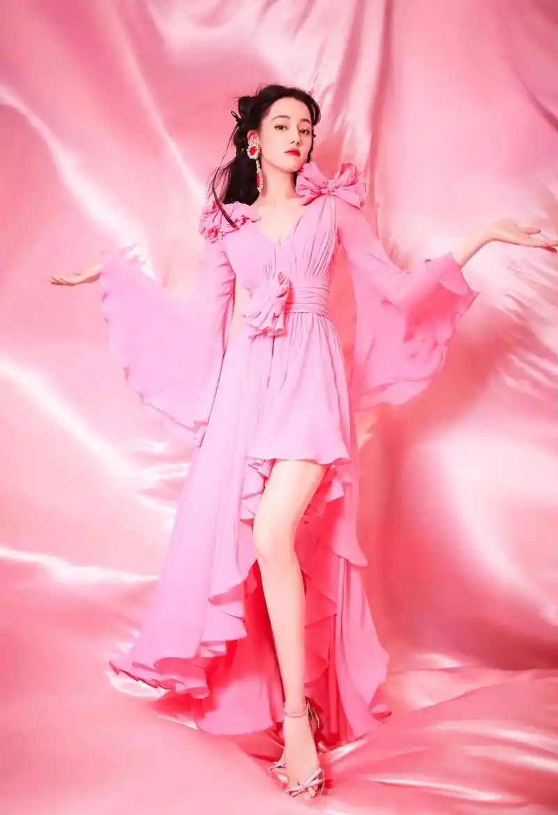 迪丽热巴#完美身材 #97辣身材 #大长腿 #上热门 #迪丽 - 抖音