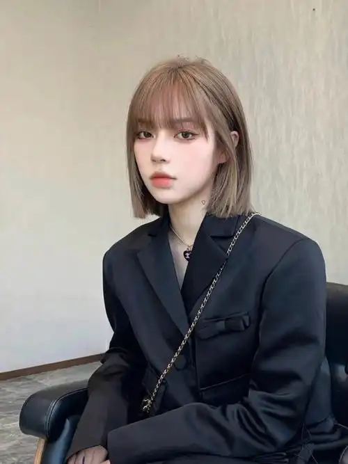 简约不失高级感超a一刀切女生短发发型