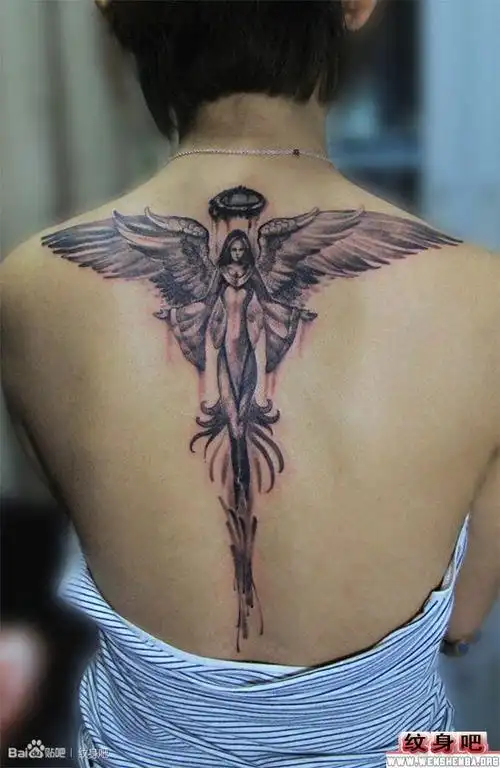 女生后背时尚天使翅膀纹身图案